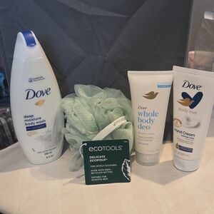 Dove Body Care Set with Loofah